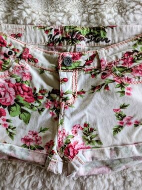 Vanilla Star Floral Jean Shorts - Pink Green on White